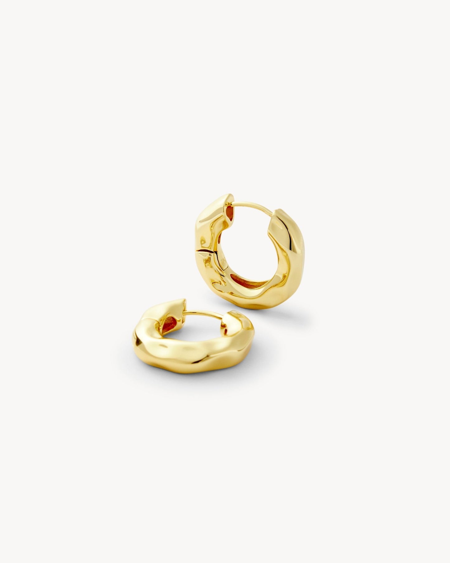 Wavy Chunky Hoops in Gold - MACHETE