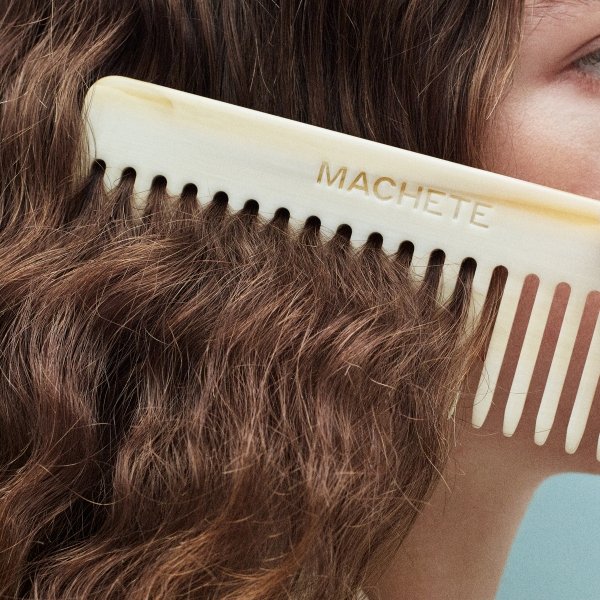 How to Choose the Right Hairbrush for Your Hair - MACHETE
