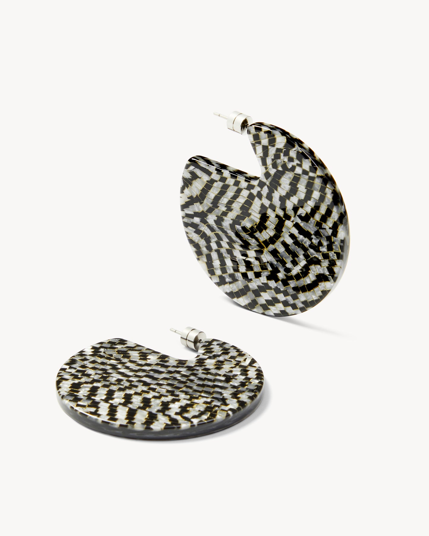 Clare Earrings in Perle Noir