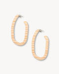 Margot Hoops in Chameau