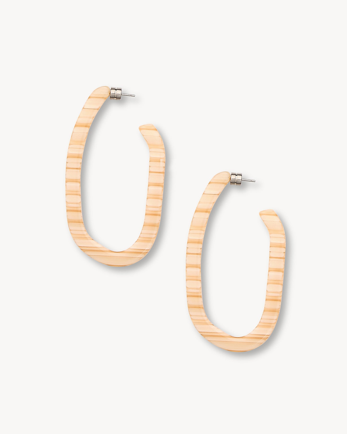 Margot Hoops in Chameau