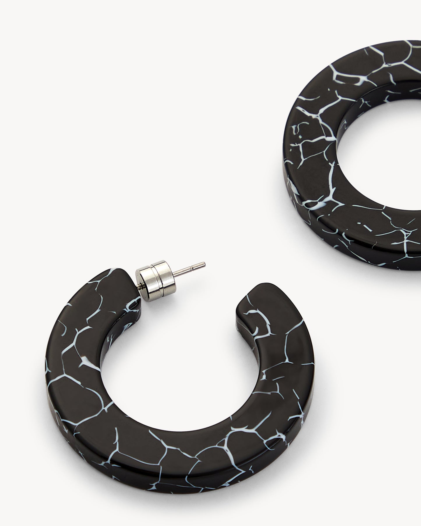 Kate Hoops in Black Marble