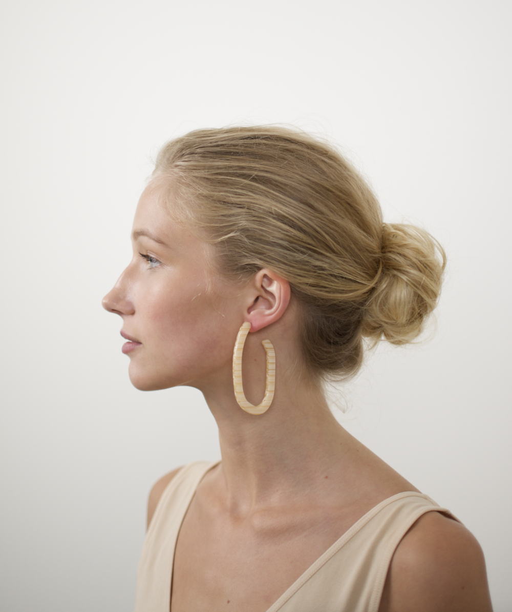 Margot Hoops in Chameau