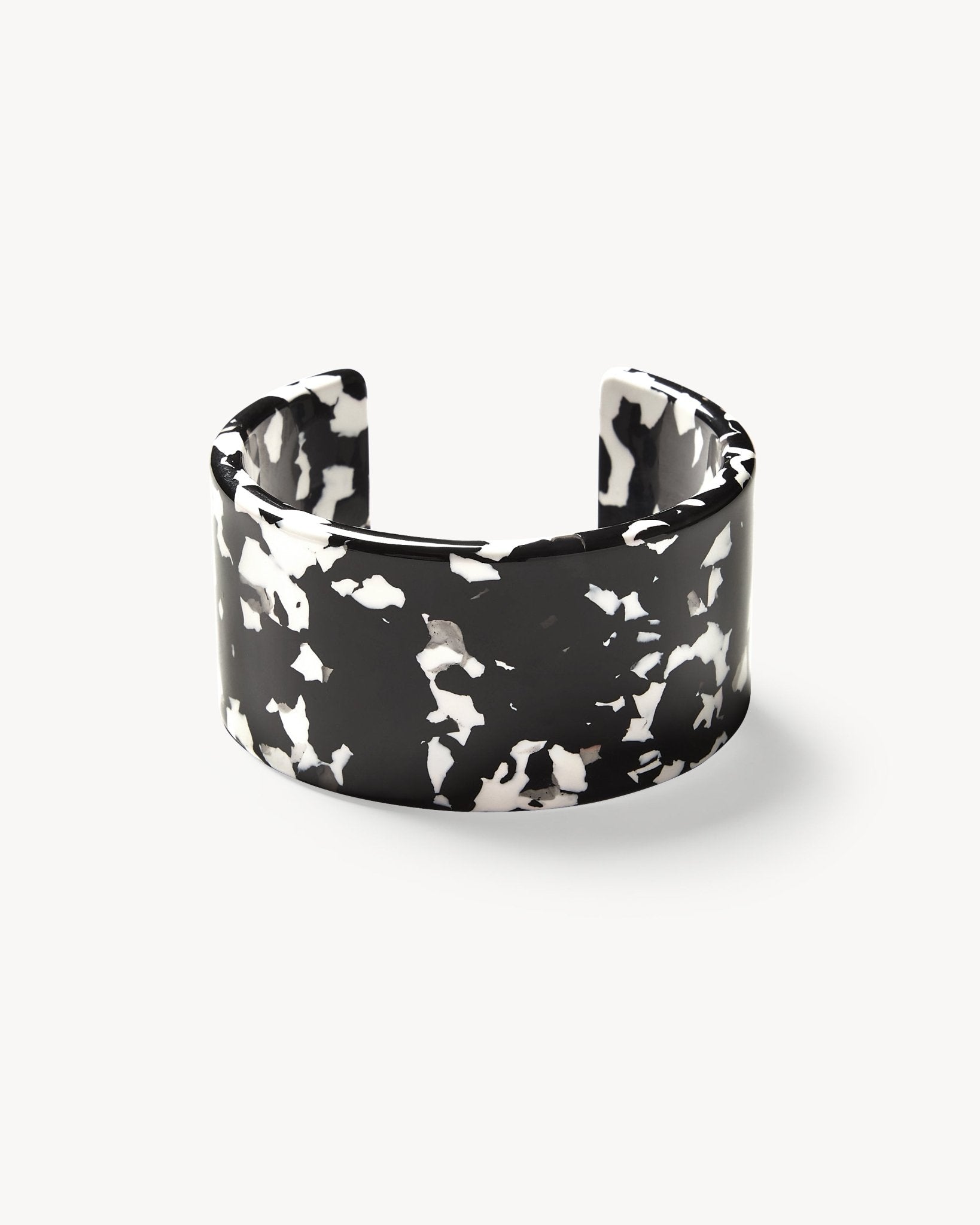 Jumbo Cuff in Noir - MACHETE