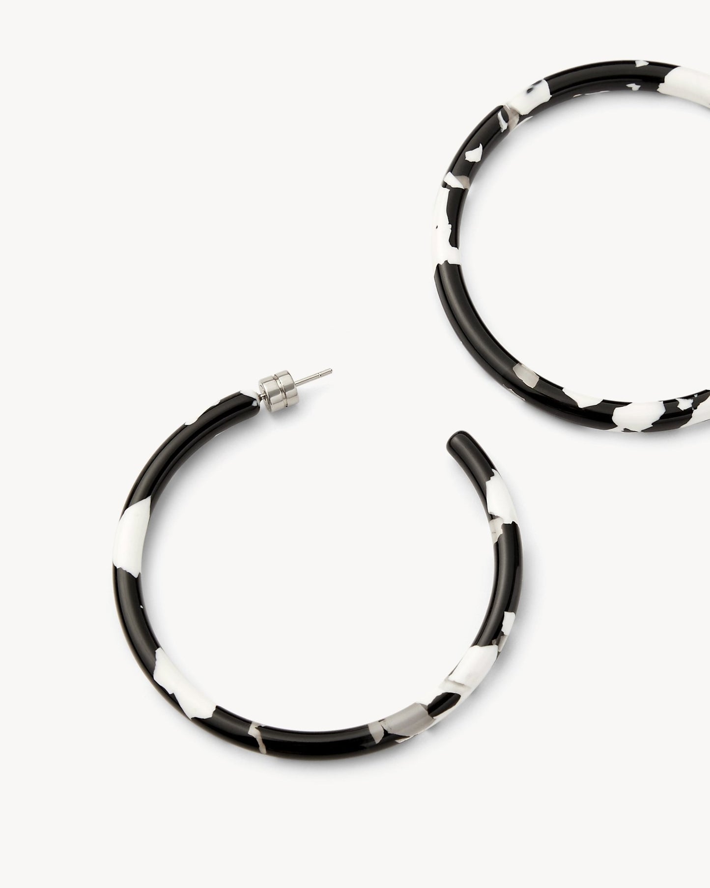 Large Hoops in Noir - MACHETE