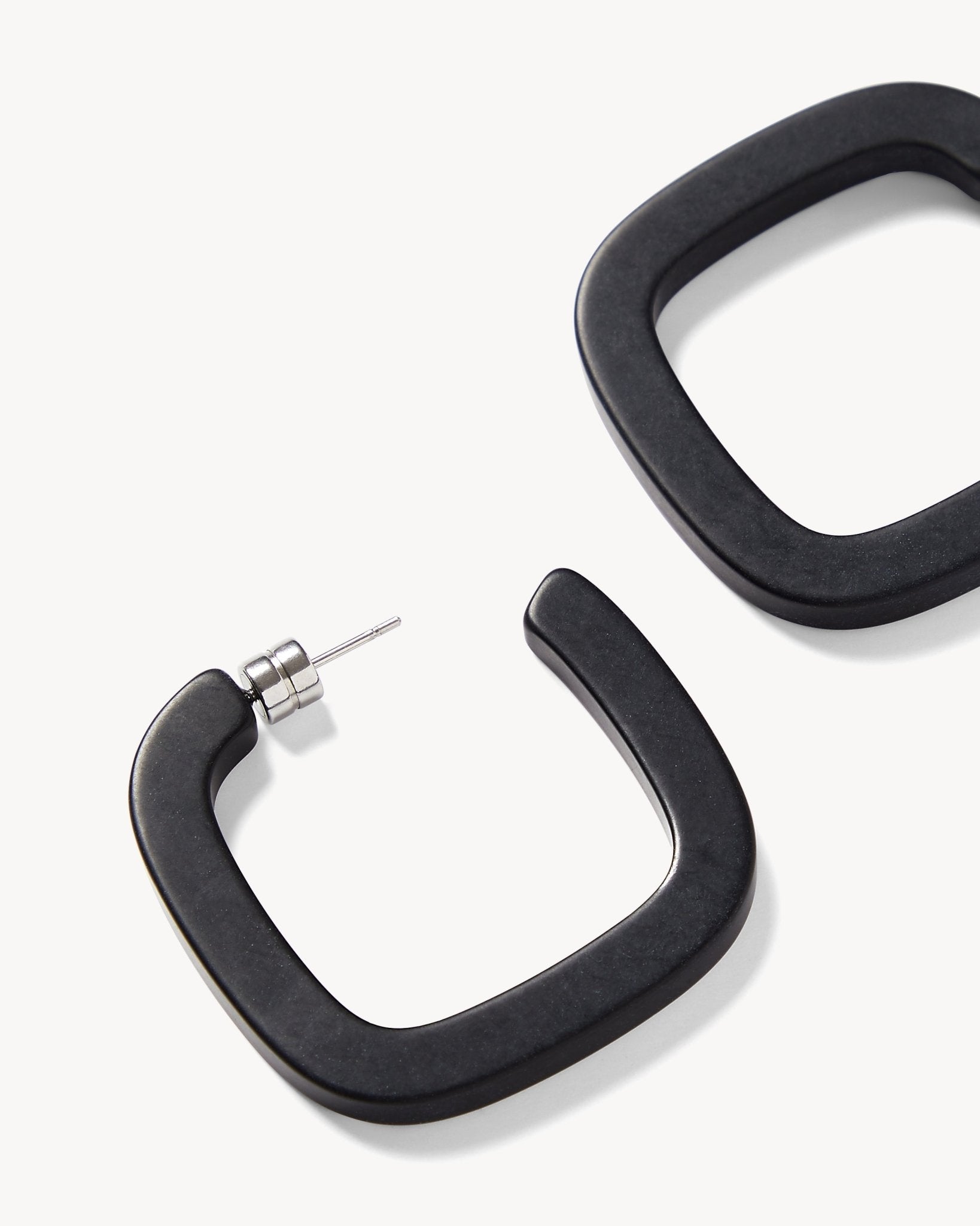 Midi Square Hoops in Black Matte - MACHETE