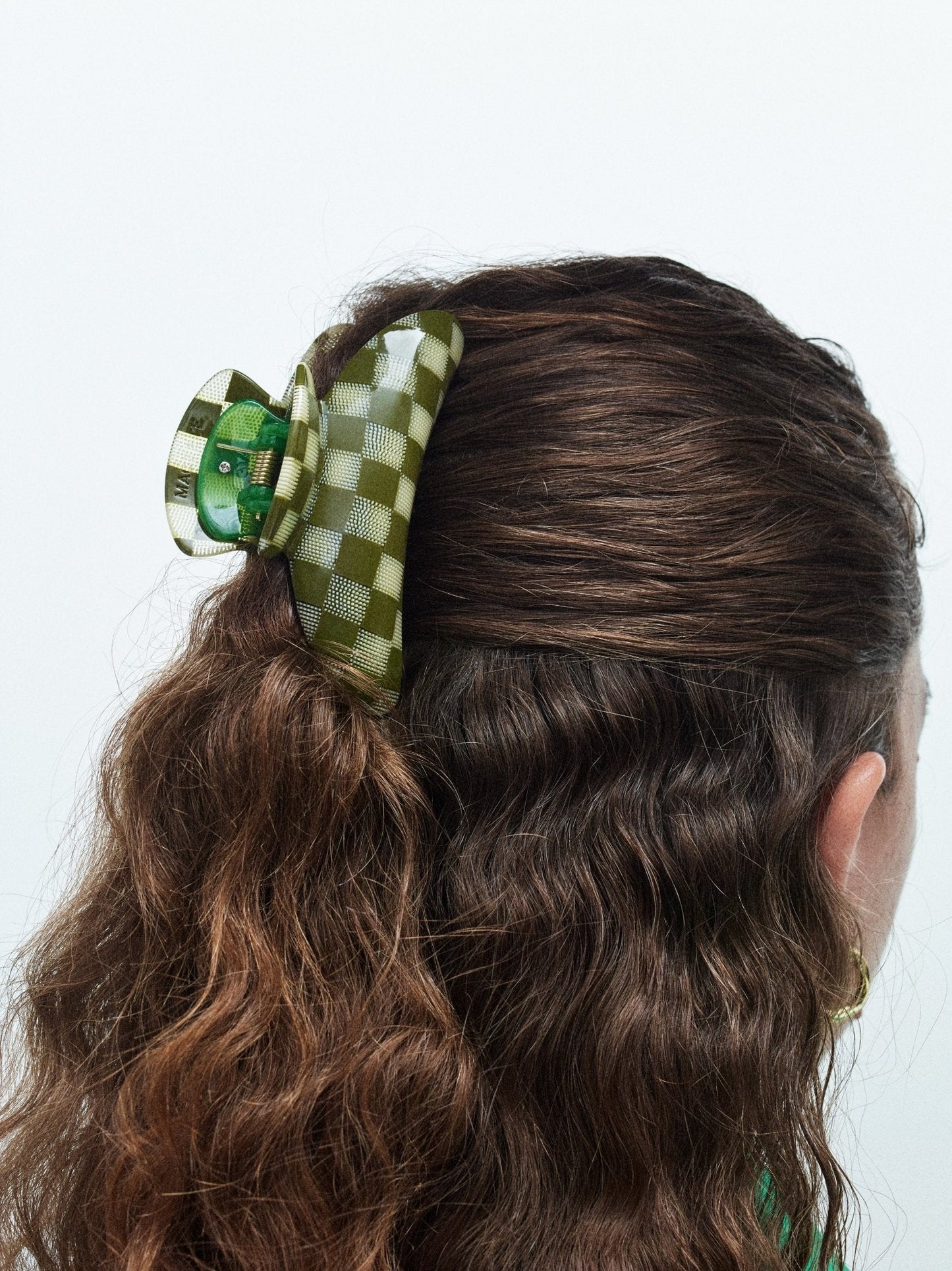 Grande Heirloom Hair Claw in Terre Shell Checker