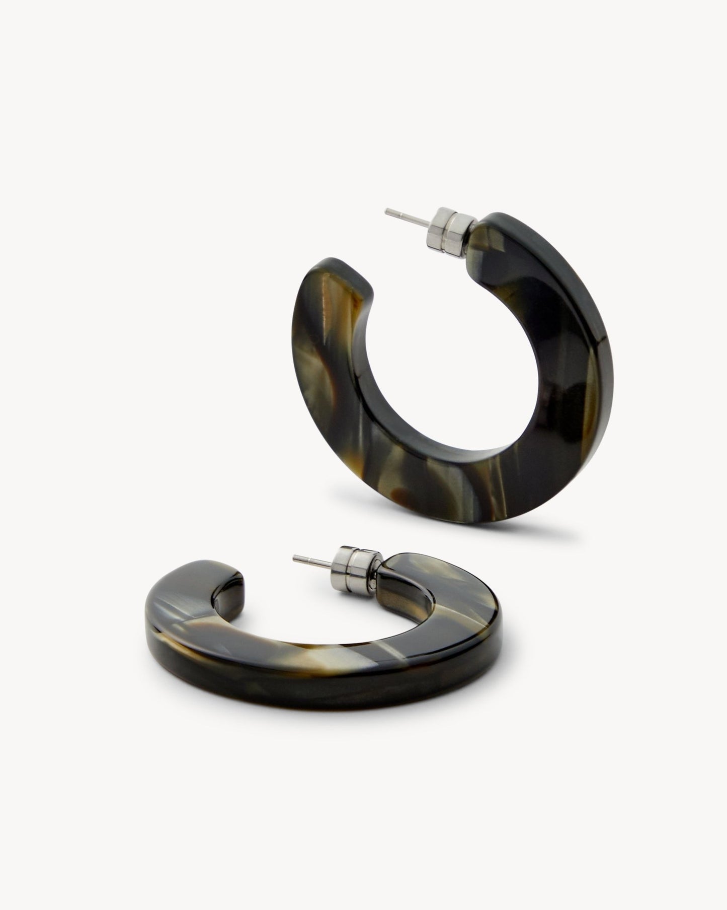 Kate Hoops in Midnight Horn