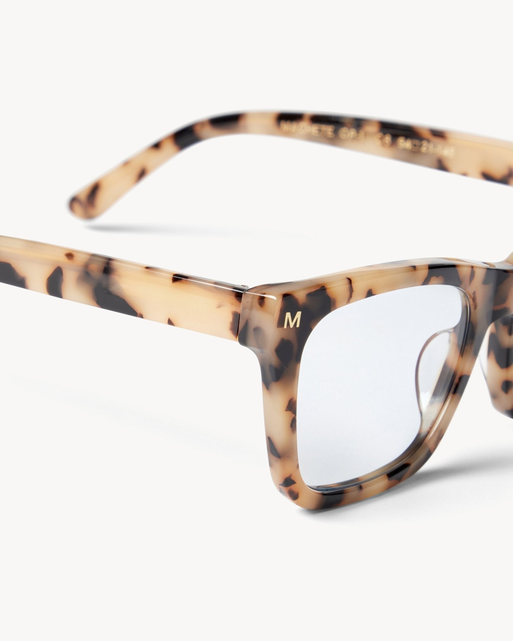 Blonde fashion tortoise shell glasses